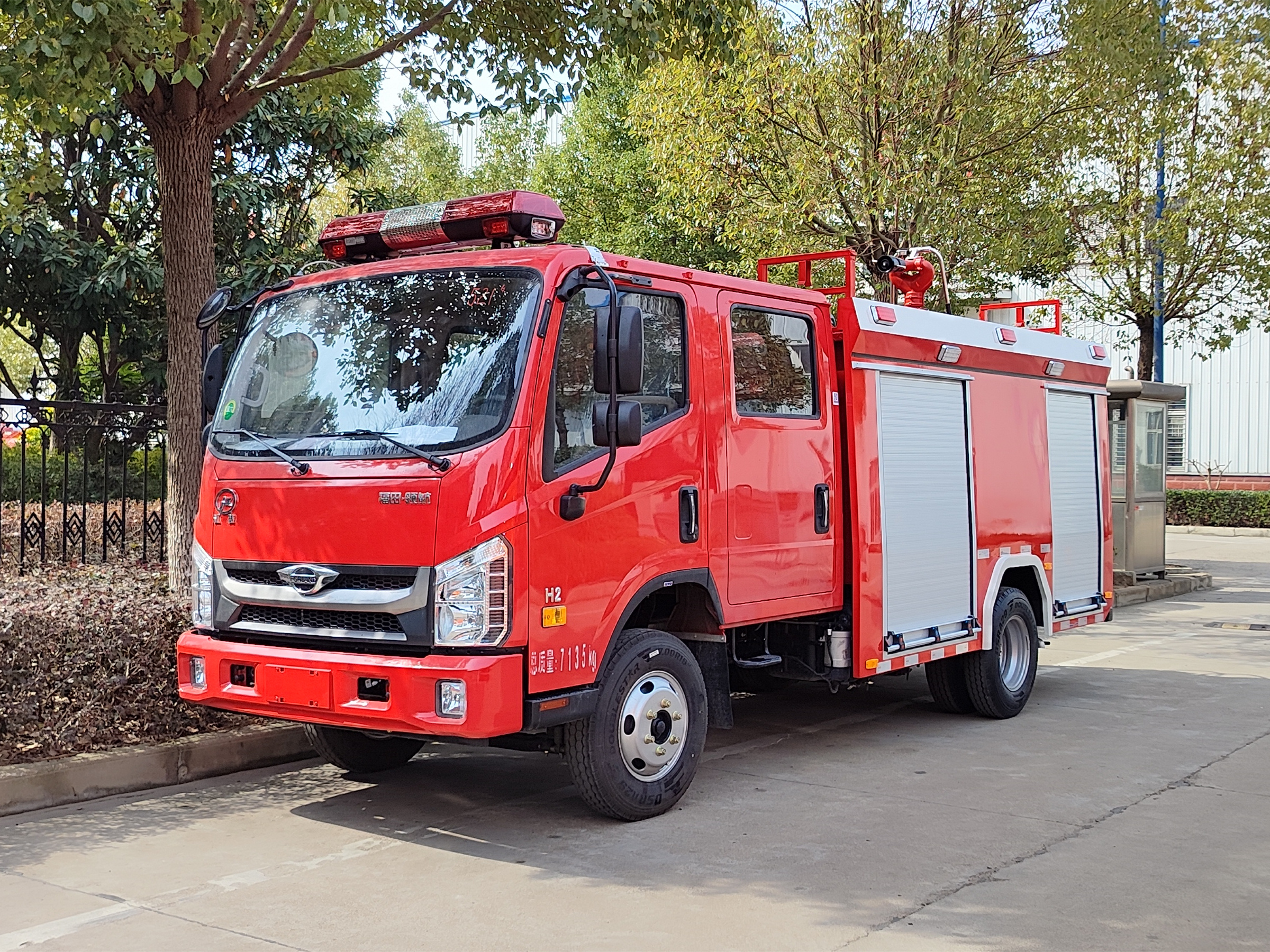 福田領(lǐng)航3噸水罐消防車