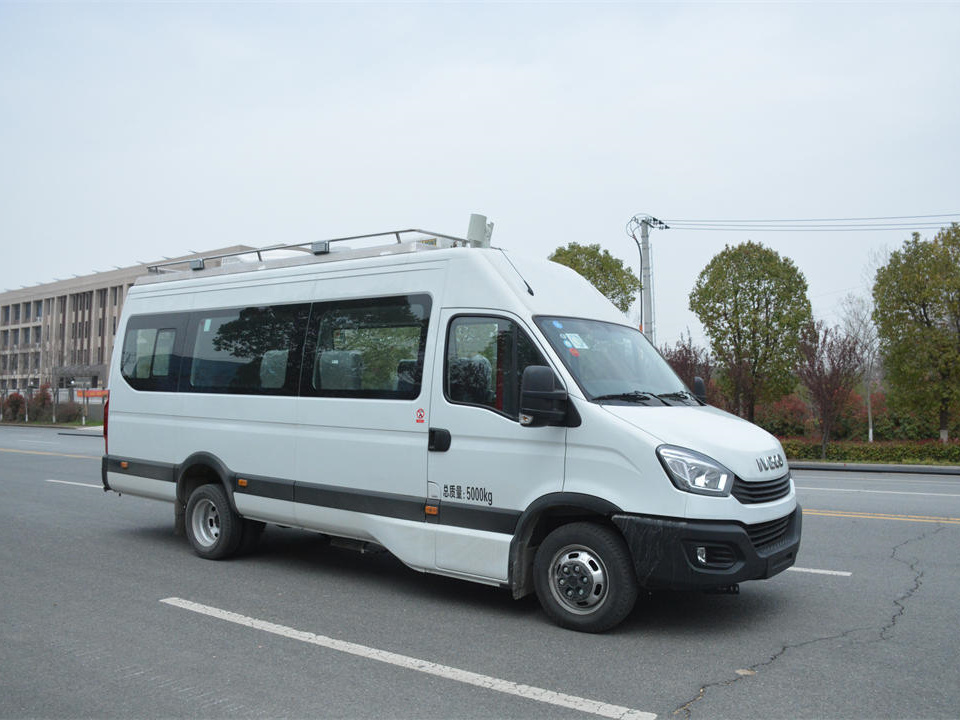 依維柯指揮車
