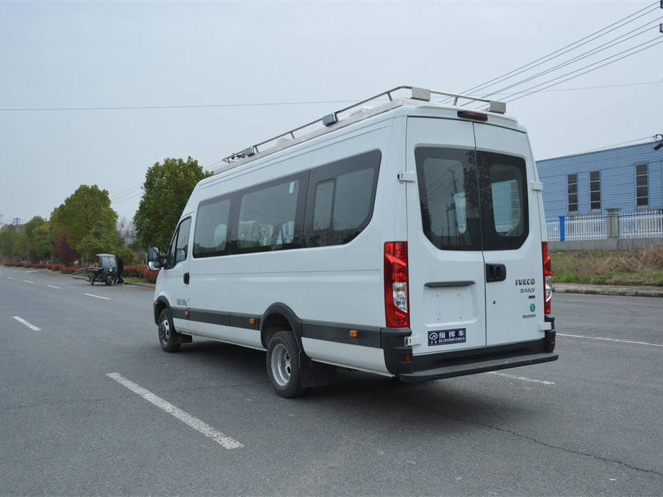 依維柯指揮車