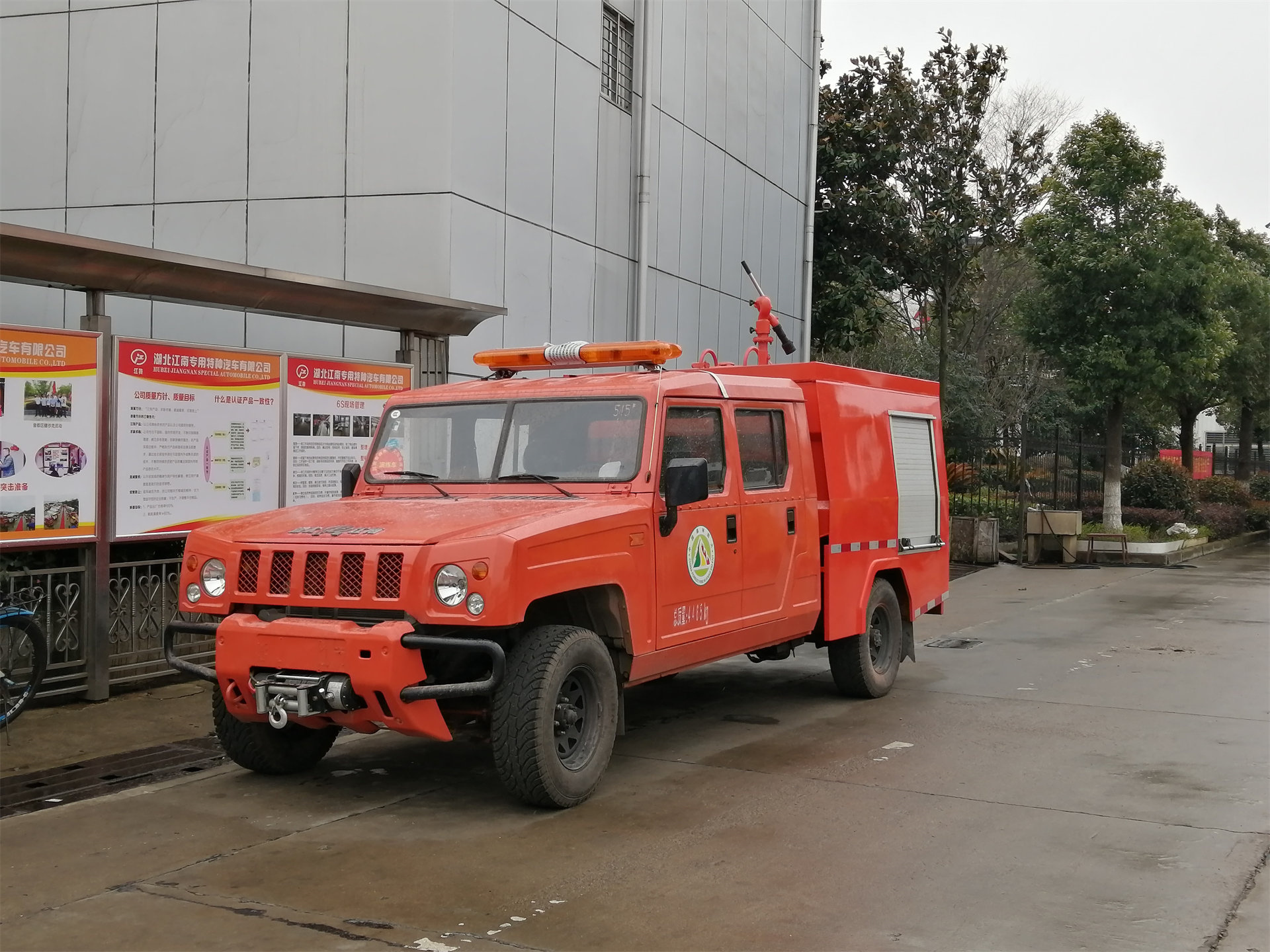 勇士雙排四驅(qū)救險(xiǎn)車